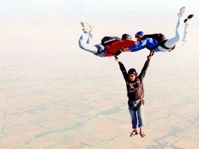 This is Lesa, Rob and me on a simple hybrid jump it was a blast.  Lesa is in blue, Rob is in red and I am hanging.  Smithers shot the Video.